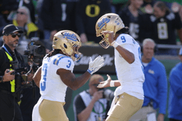 No. 21 UCLA downs turnover-plagued No. 13 Oregon 17-15 to remain undefeated