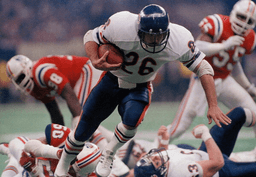 Chicago Bear's Matt Suhey (26) heads for a touchdown during the NFL Super Bowl 20 football game against the New England Patriots in New Orleans, Jan. 26, 1986. (AP Photo, File)