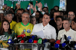 Flávio Bolsonaro and his family will get US visas after Brazil election loss, State Department says